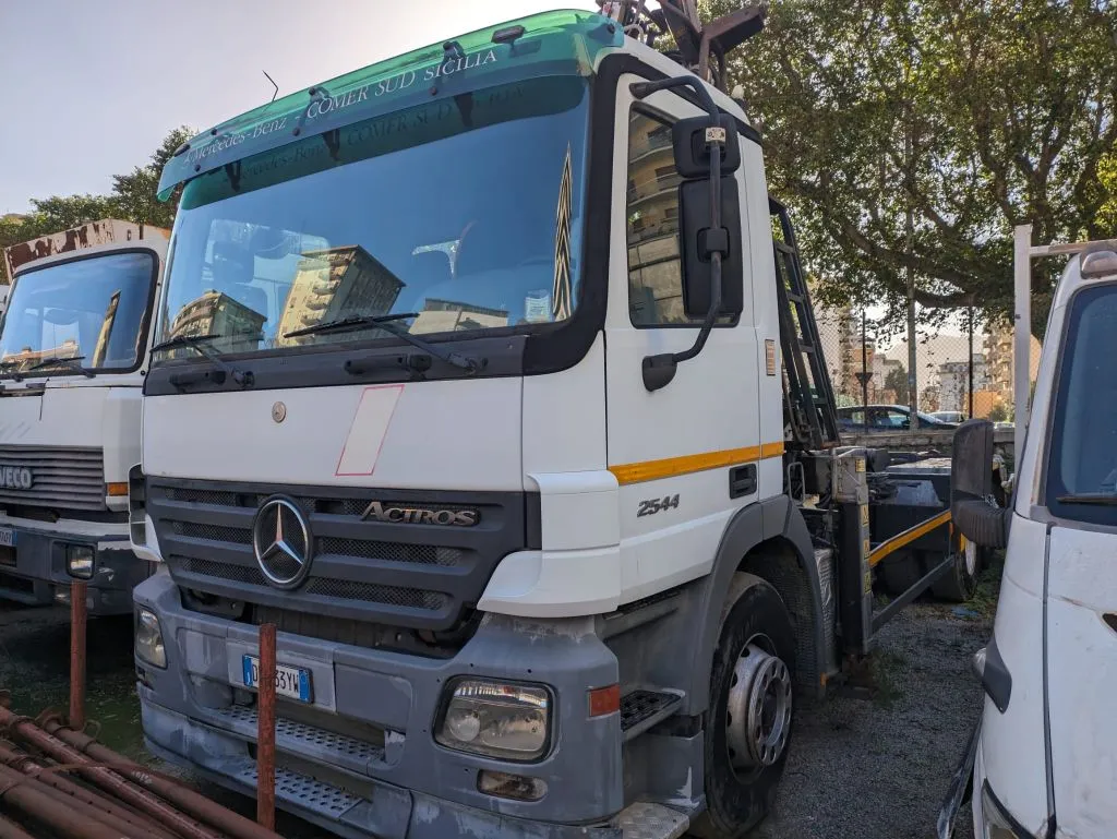 Mercedes Actross 2544 usato palermo camion 3 assi