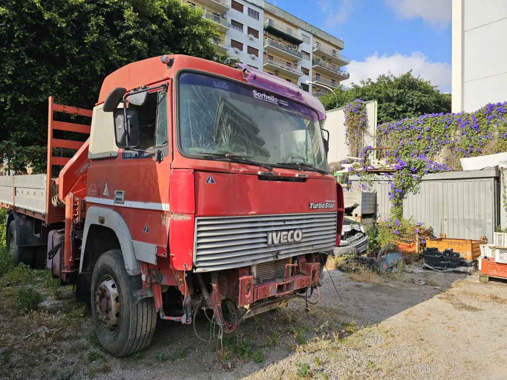 AUTOCARRO USATO FIAT IVECO 190 36 CON GRU FRONTE