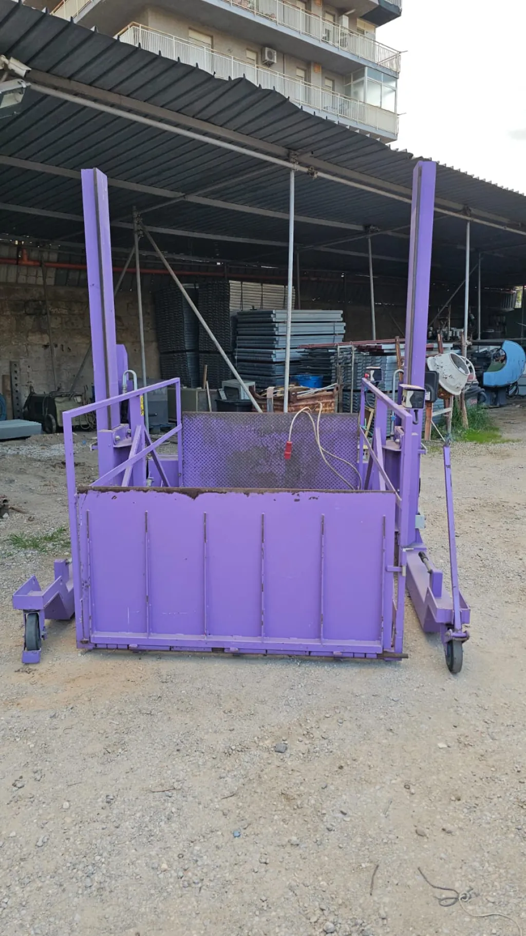 piattaforma di sollevamento usata