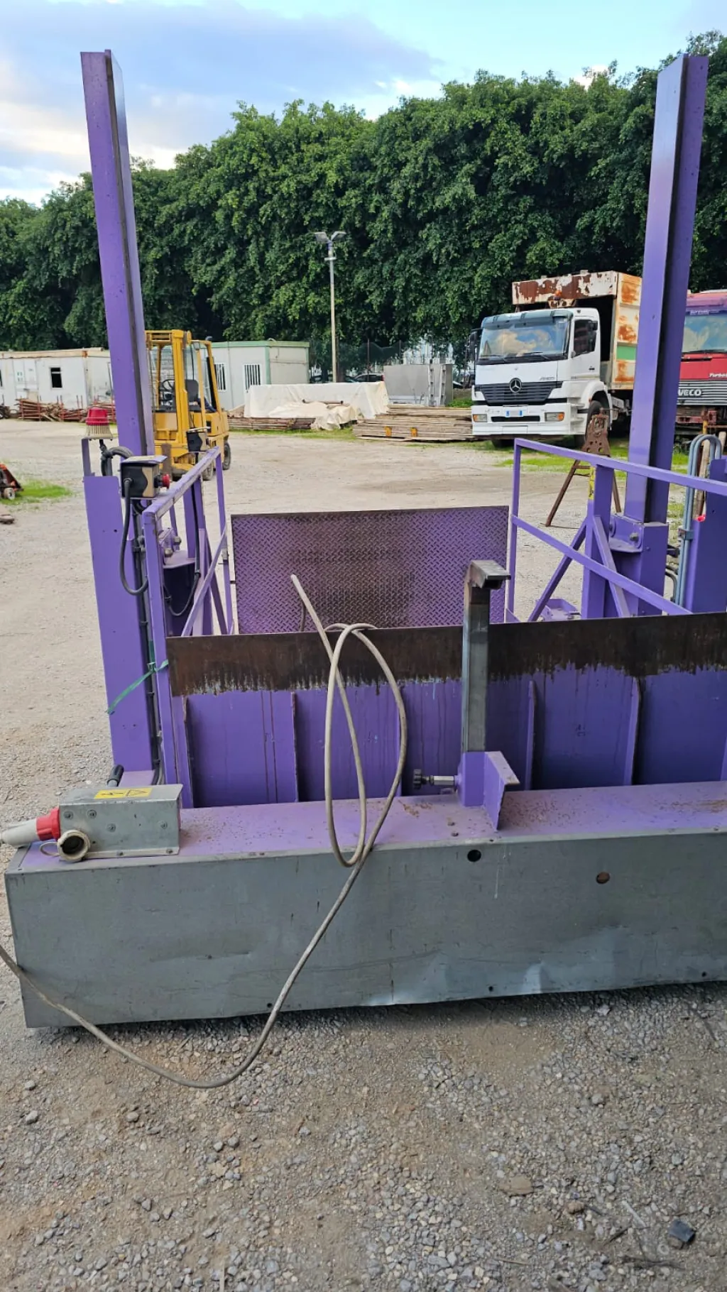 piattaforma di sollevamento usata retro