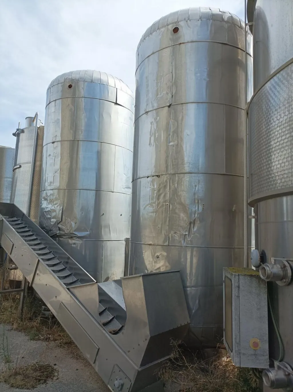 				serbatoi usati da 150 hl